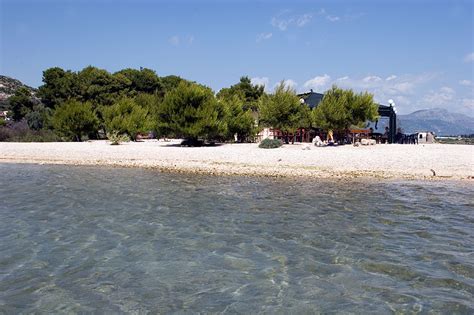 Einige der beliebtesten öffentlichen strände von trogir sind nachfolgend beschrieben. Pantan Strand - Reiseführer von Porta Croatia