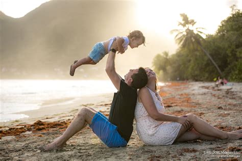 Séance à la plage avec une enfant de 2 ans Photographe Martinique