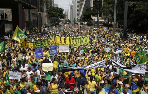 Manifestations massives Dilma Rousseff s engage à dialoguer