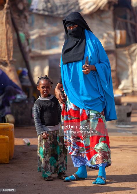 Portrait Of A Somali Woman Wearing A Niqab With Her Daughter News Photo Getty Images