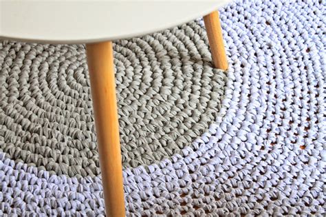 65 cm x 100 cm groß ist. gesa.k: Ein Teppich für das Wohnzimmer DIY