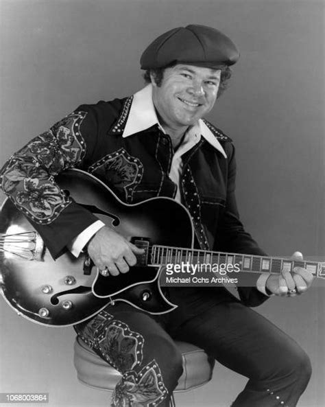 Roy Clark Photos And Premium High Res Pictures Getty Images
