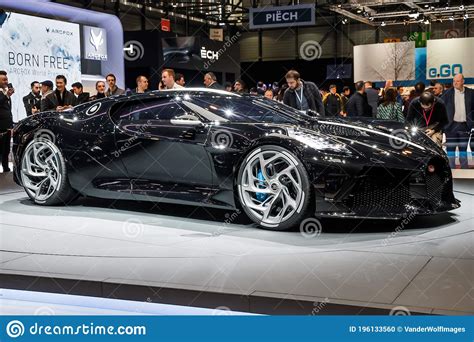 One Off 19 Million Dollar Bugatti La Voiture Noire Supercar Debut At