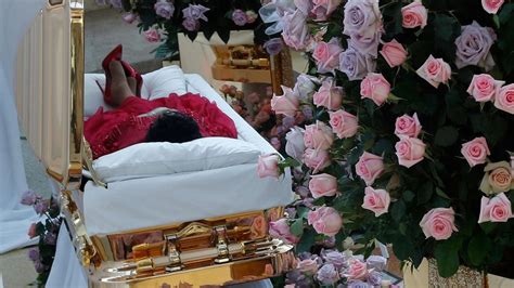 Aretha Franklins Casket Moved From Museum