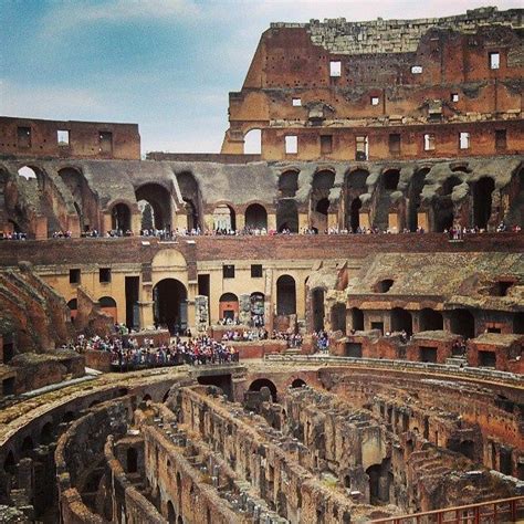 Inside Of The Colosseum Located In Rome Italy Ewige Stadt Rom Stadt