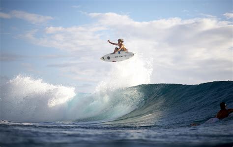 Two Hawaiian Surfers Endorse Ex Drinks Uss Energy