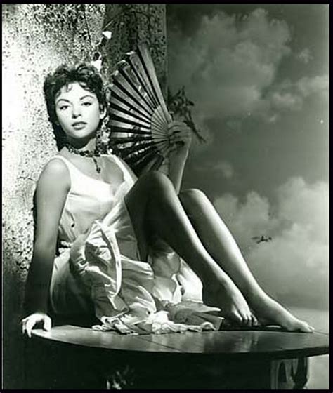Proud puerto rican singer, dancer and actress. Old Hollywood Glamour: Rita Moreno