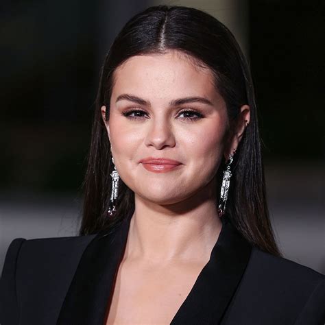 selena gomez shows off her all natural beauty in another makeup free selfie as fans react