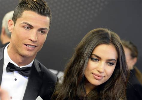 Su Vogue Cristiano Ronaldo Nudo La Fidanzata Irina Vestita Corriere It