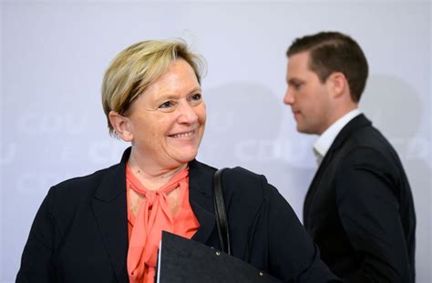 Kultusministerin susanne eisenmann hat um geduld mit blick auf einen noch ausstehenden normalbetrieb von kitas und schulen geworben. CDU-Klausur im Kloster Schöntal: Susanne Eisenmann setzt ...