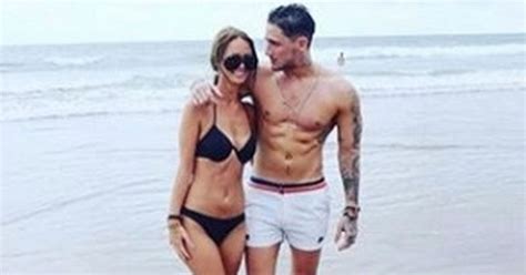 Stephen Bear Tongues New Girlfriend And Shows Off Her Bare Bum In X
