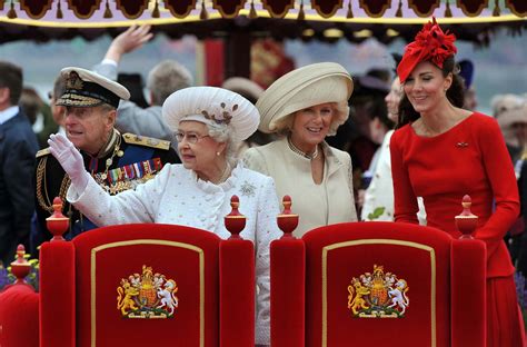 Queen Elizabeth Ii Joined By Spectacular 1000 Boat Flotilla For