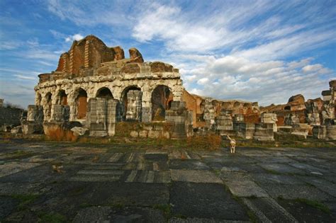 Pubblicato da:millecase immobiliare di santa maria capua vetere. Anfiteatro_di_Santa_Maria_Capua_Vetere.(Campania ...