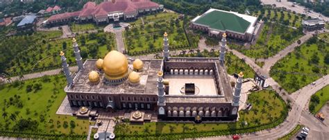 Masjid Termegah Gambar Masjid Di Indonesia Masjid Kubah Emas Dian Al