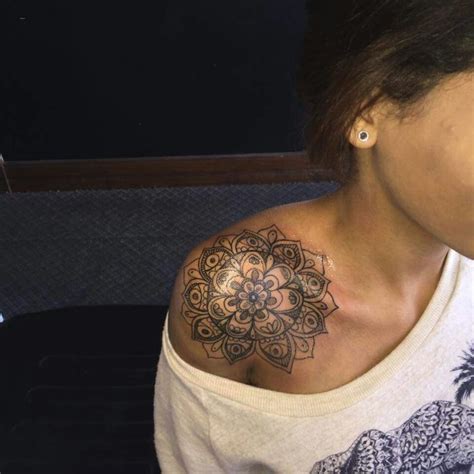 Pin By Roseanna Bradshaw On Tattoo Mandala Tattoo Shoulder Shoulder