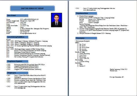 Meski pembuatan resume terlihat mudah, namun ada beberapa langkah yang harus kamu perhatikan untuk menghasilkan sebuah resume. Format Resume Kerja Kerajaan | Resume format, Resume ...