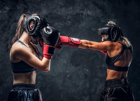 Free Photo Process Of Fight Between Two Female Boxers In Gloves And