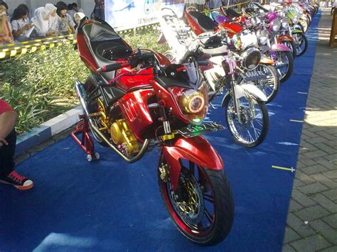 Home » search results for perbedaan spakbor belakang mio sporty dan smile query. uzzedgowblog.blogspot.com: Koleksi Gambar Foto Modifikasi Yamaha Vixion Racing Look / Drag Style