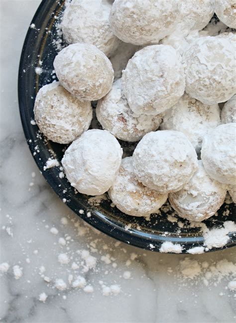 While chocolate chip cookies are generally my favorite, these mexican cookies are way up at the top of my fave list! Hazelnut Mexican Wedding Cookies