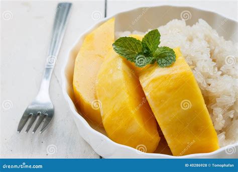 Mango With Sticky Rice And Fresh Fruit Juice Are The Popular Street