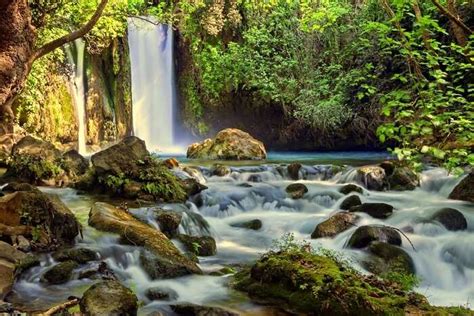 10 Serene Waterfalls In Israel Ideal For A Romantic Escape