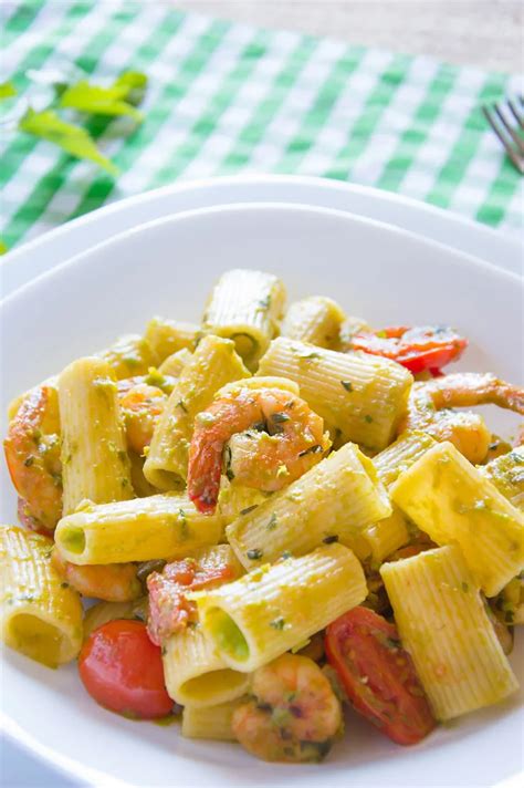 A simple shrimp pasta with tons of flavor! Rigatoni with Garlic Shrimp & Pea Cream Sauce | Recipe in ...