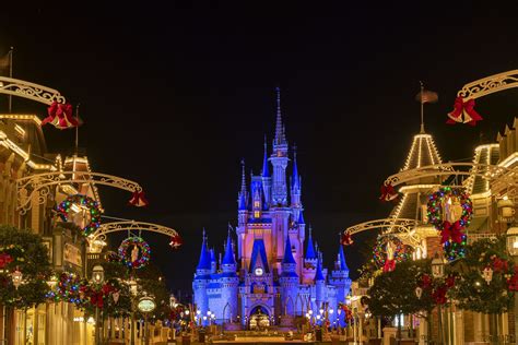 Unwrap Holiday Traditions At Walt Disney World Resort In 2020 Travel