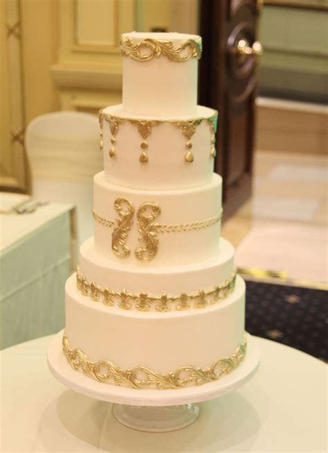 Ivory And Gold Wedding Cake Cake Board Pinterest