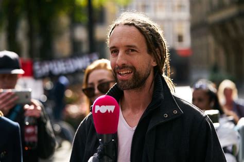 Hij werd aangehouden op verdenking van opruiing en van het. Wetenschapper, 'sekteleider' of 'megamafklapper': Wie is ...