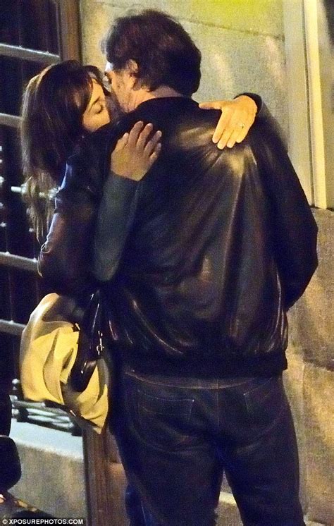 Penelope Cruz And Husband Javier Bardem Enjoy Passionate Pda Daily