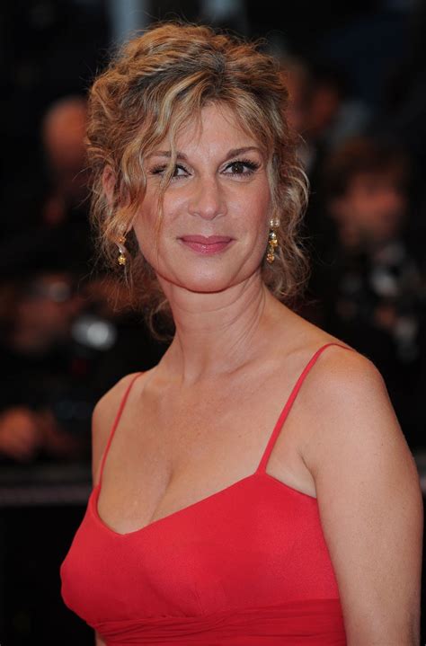 Rions à nouveau ensemble dans une salle de cinéma. Michèle Laroque | Actrice française, Actrice, Photos célèbres