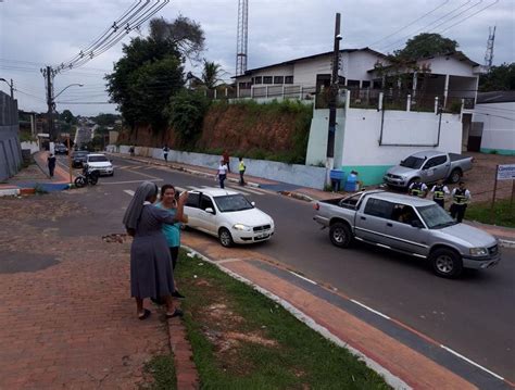 Trecho De Avenida Próximo à Escola Em Cruzeiro Do Sul Passa A Ter Mão única Portal Do Juruá