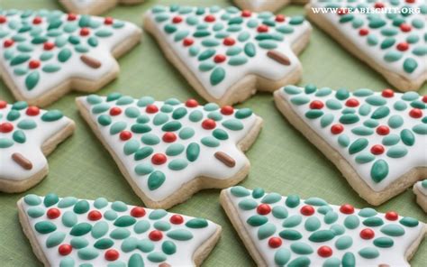 For flooding, you'd follow the steps above, adding small amounts of water until a ribbon of the stuff disappears back into the icing within a count of one thousand one, one. 20 Fun Christmas Cookie Ideas