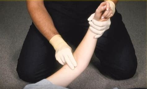 Örneğin, bir yandan kalp frekansı ölçer olarak bilinen elektronik bir cihazı kullanabiliriz, ancak popüler olarak aynı zamanda bir pulsimeter. Nabız Nereden Alınır? - Arterler ve Diğer Bölgelerde Nabız ...
