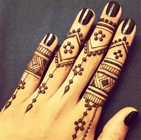 25 Easy And Latest Mehndi Designs For Fingers With Unique And