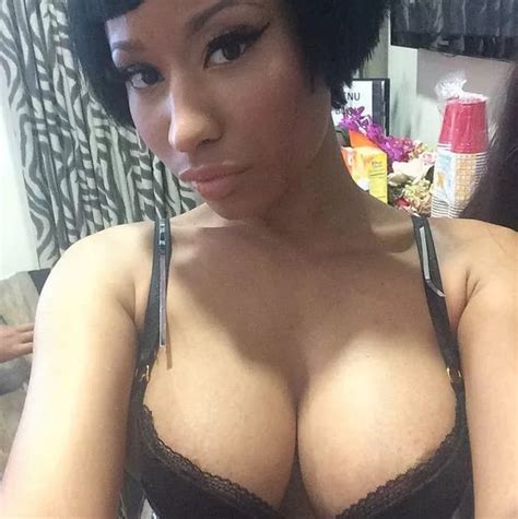 Nicki Minaj Flashes Boobs And New Bob But Mainly Boobs In Very