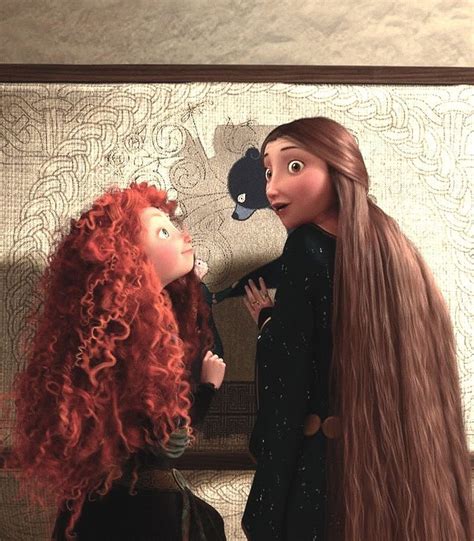 Previouse Pinner Merida Queen Elinor Has Anyone Noticed That Merida Is Wearing Her