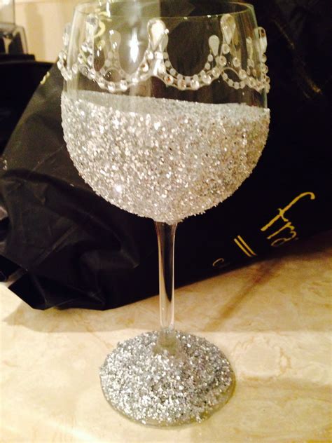 Dyi Glitter Wine Glass It Actually Worked And Turned Out Great Not Sure How Washing It Will Go