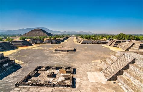 Premium Photo View Of The Avenue Of The Dead At Teotihuacan Unesco