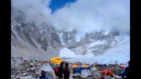 deadly earthquake in nepal 25th april 2015 avalanche at mt everest base camp youtube
