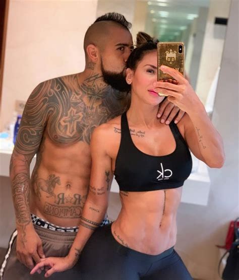 Arturo vidal and colombian model sonia isaza are back together after a recent and brief split, and are enjoying their quarantine together. Barcelona: Arturo Vidal breaks up with fitness model Sonia ...