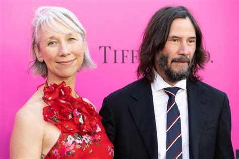 Keanu Reeves And Girlfriend Alexandra Grant Smooch On The Red Carpet