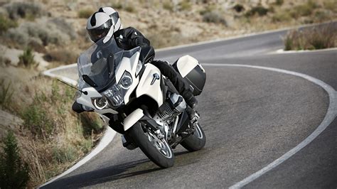 At oto.com compare r 1200 gs vs r nine t scrambler on 100 parameters to find out which bike suits you. 2019 BMW R 1200 RT Motorcycle UAE's Prices, Specs ...