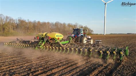 New Holland T8380 And John Deere Db60 36 Row 20 Planter In Michigan