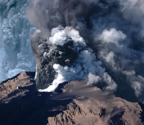 Mount Rainier Eruption By Anaquita On Deviantart