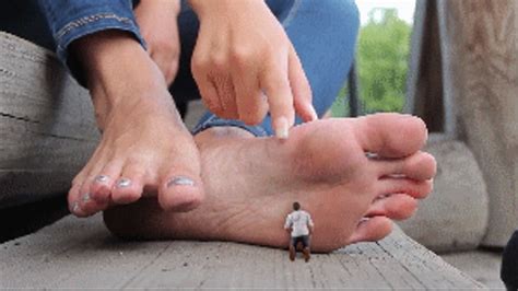 Under Giantess Feet Page 5