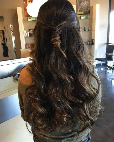 30 Chic And Cute Homecoming Hairstyles Ideas For Women To Try Now