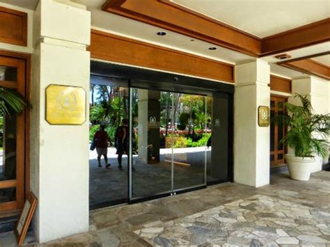 Alii Tower Entrance Picture Of Hilton Hawaiian Village Waikiki Beach