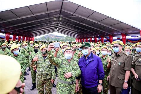 İsim zainudin bir soyadıve kişi tarafından yönlendirilmelidir. Hamzah Zainudin - Hamzah Zainudin added a new photo — at ...