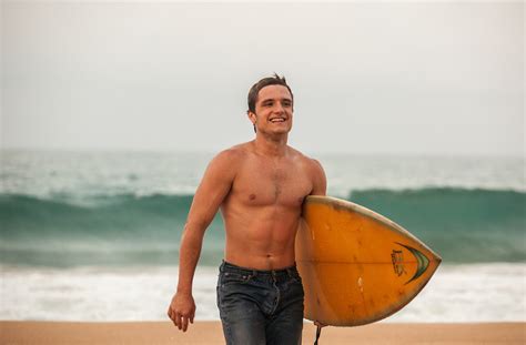 Josh Hutcherson Exposes His Muscle Body Naked Male Celebrities